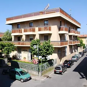 https://hotel-giulia.it-tuscanyhotel.com