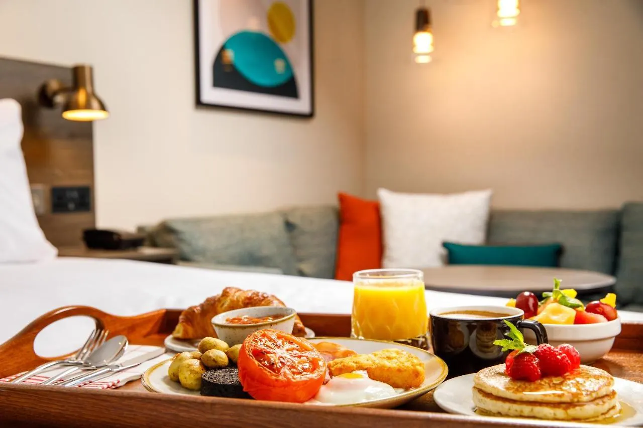 Holiday Inn Manchester Airport T2 By Ihg Hale  Hotel